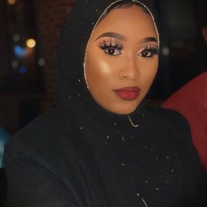 Meet your Posher, Madina